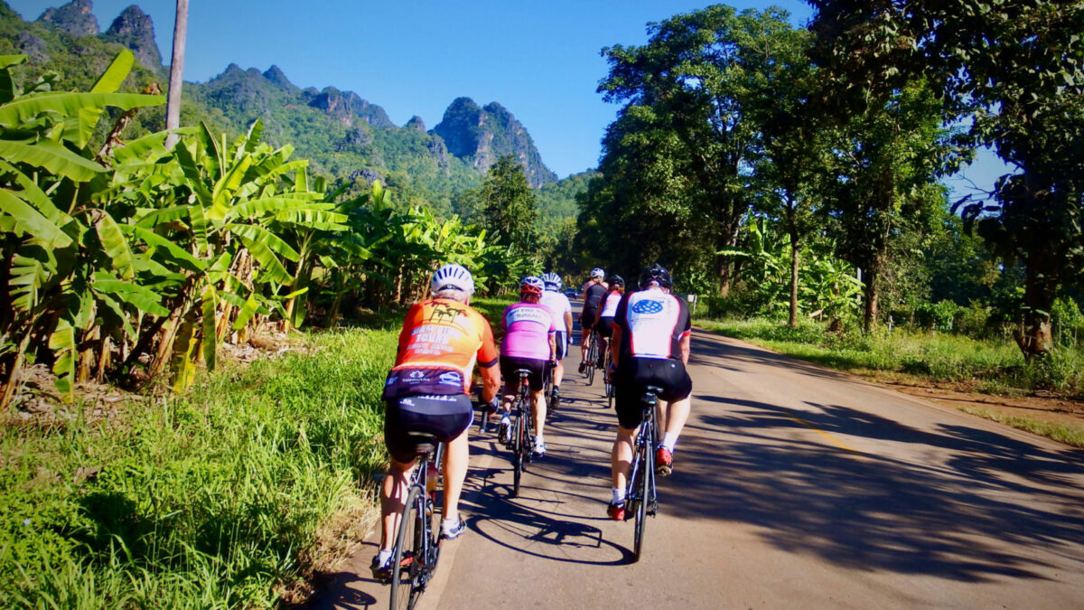 Gruppe von Radfahrern auf Siam Bike Tour